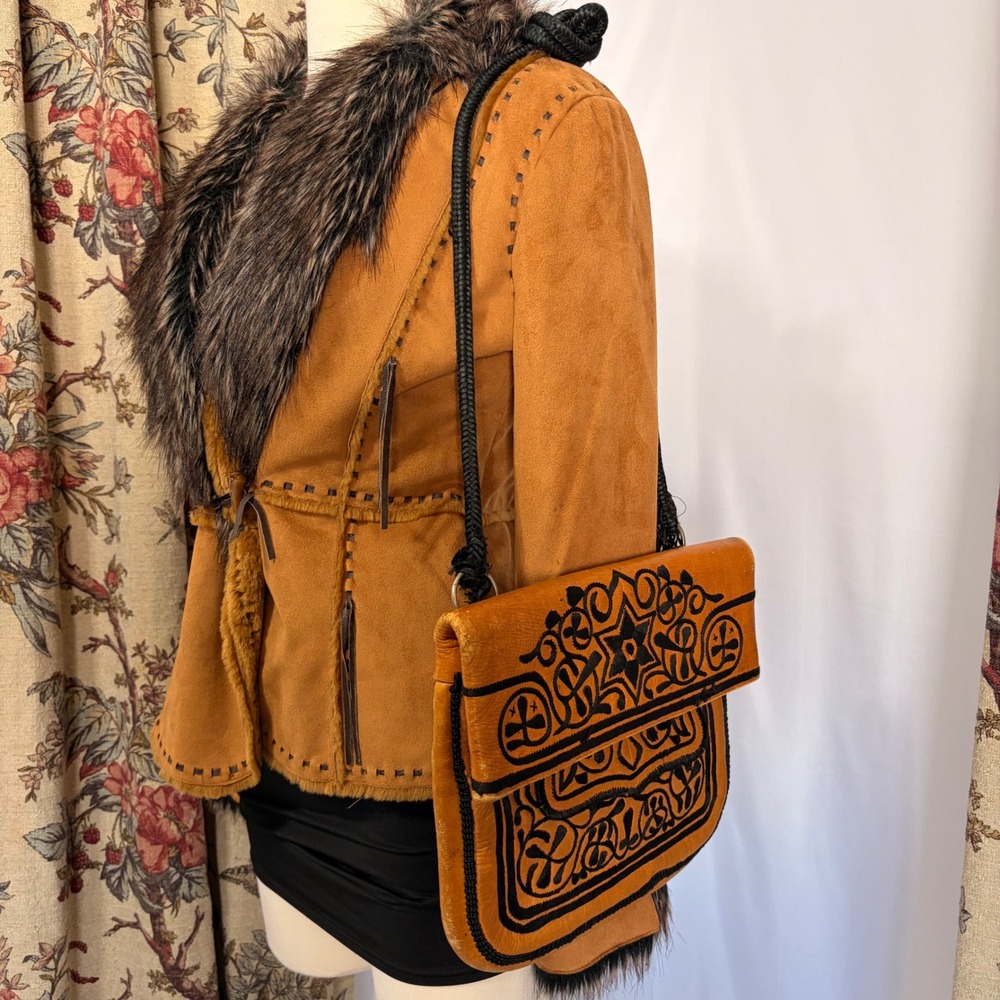 Vintage Moroccan Choukara Chkara tan Leather Shoulder Bag with black embroidery